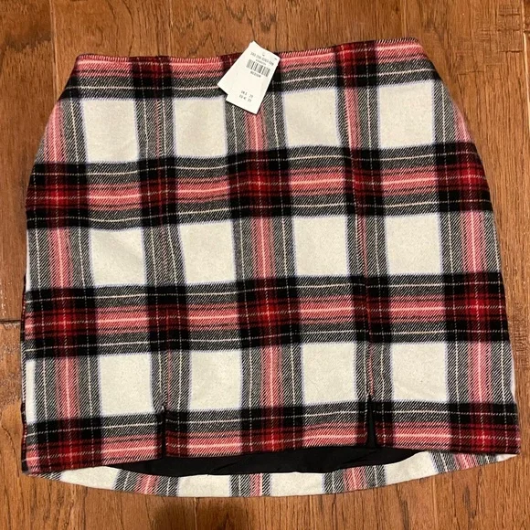 Hollister Plaid Mini Skirt in Black, White, and Pink - Picture 1 of 2
